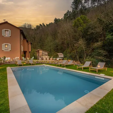 Luxurious Modern In Lucca Villa
