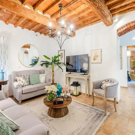 Luxurious Modern In Lucca