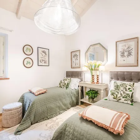 Luxurious Modern In Lucca Villa
